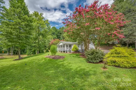 538 Laurel Dr, Saluda, NC 28773