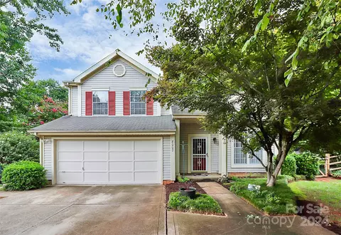 8007 Ivory Ct, Charlotte, NC 28215