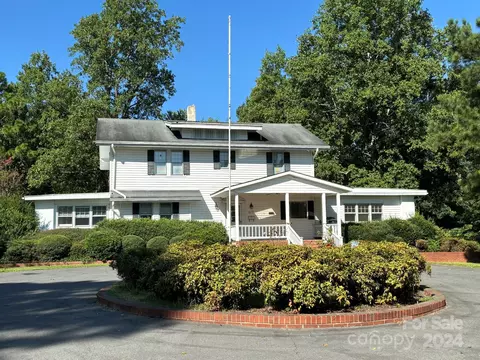 517 W Spring St, Troy, NC 27371