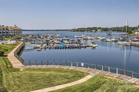 18819 Vineyard Point Ln, Cornelius, NC 28031