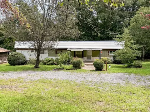 2575 W View Acres Avenue Ext, Hickory, NC 28601