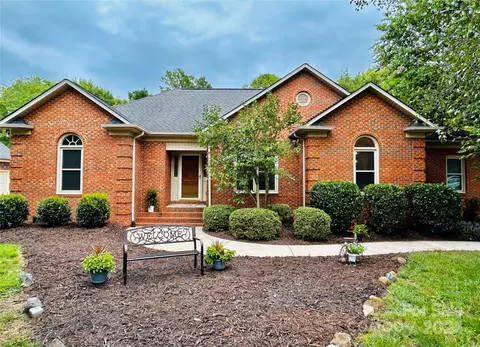 8271 Quail Hollow Dr, Harrisburg, NC 28075