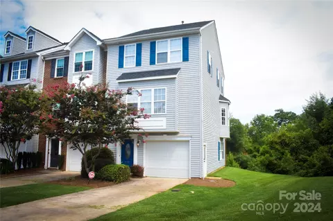 225 Rock Ridge Ln, Mount Holly, NC 28120