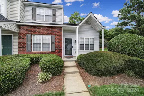 10056 Pergola View Ct, Charlotte, NC 28213