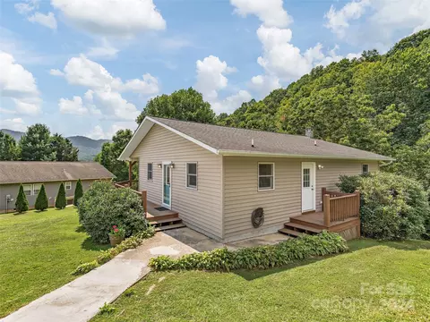 811 Joe Carver Rd, Waynesville, NC 28785