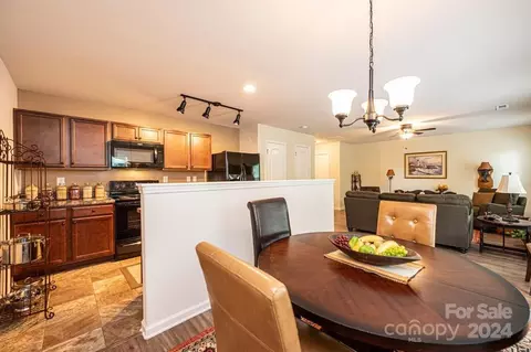 1815 2nd Street Se Dr SE, Hickory, NC 28602