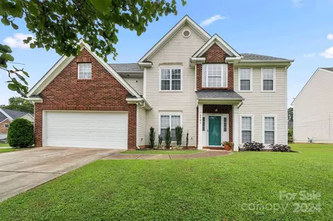 8503 Four Sisters Ln, Charlotte, NC 28215