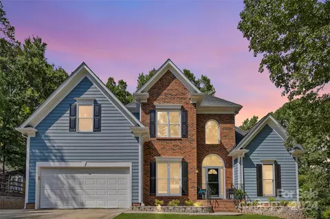 418 Whitefriars Ln, Matthews, NC 28105