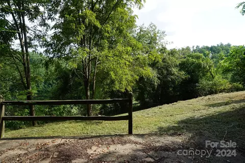 11 New Home Rd, Marshall, NC 28753