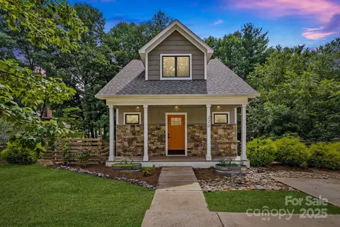 220 Eastwood Ave, Swannanoa, NC 28778