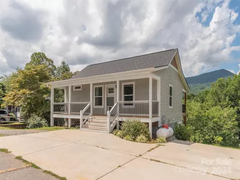 185 Midland Dr, Waynesville, NC 28785