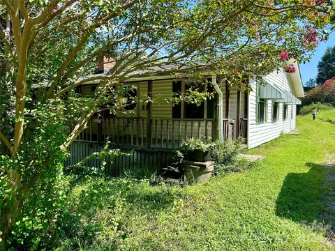 312 Hillcrest Dr, Mooresville, NC 28115