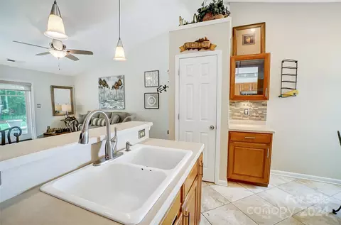 212 Chestnut Ave, Tega Cay, SC 29708 photo 10
