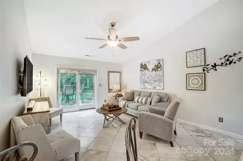 212 Chestnut Ave, Tega Cay, SC 29708 photo 4