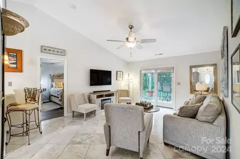 212 Chestnut Ave, Tega Cay, SC 29708 photo 3