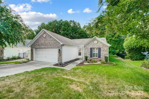 212 Chestnut Ave, Tega Cay, SC 29708 photo 2