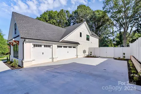 21307 Pecan St, Cornelius, NC 28031 photo 2