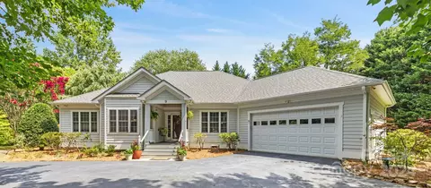 9 Country Club Rd, Mills River, NC 28759