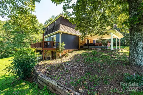 7721 Woodland Hills Rd, Hickory, NC 28602