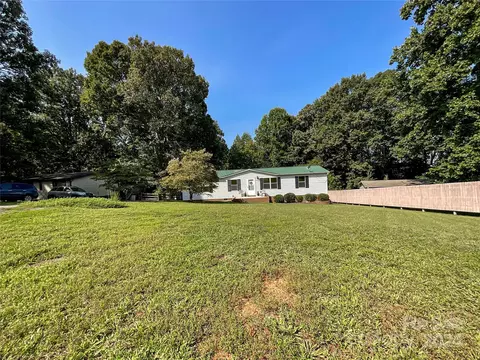2458 Ridgecrest Dr, Stanley, NC 28164 photo 5