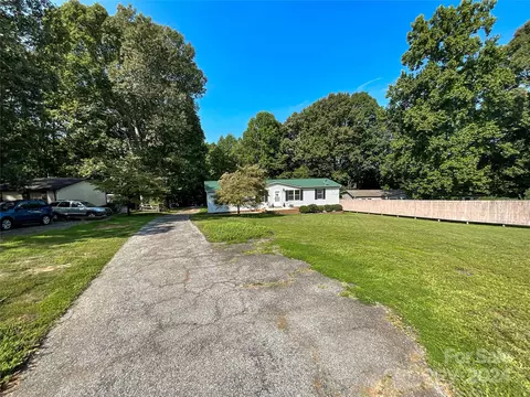 2458 Ridgecrest Dr, Stanley, NC 28164 photo 4