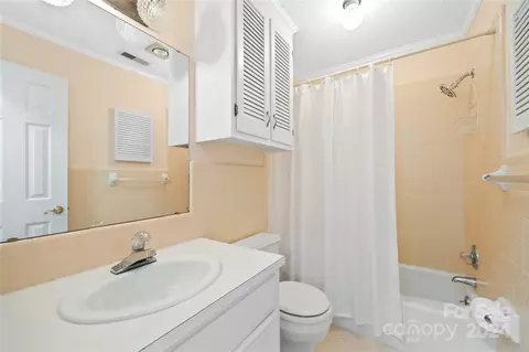 Bath - 817 Mitchell Ave, Salisbury, NC 28144 photo 3 of 3