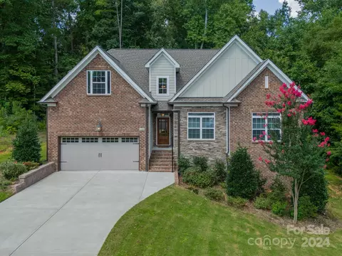 1104 Acacia St, Matthews, NC 28105