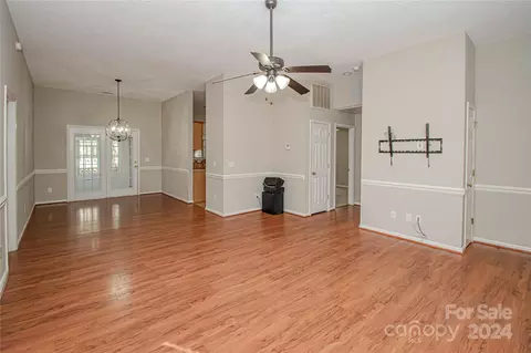 Living - 2010 Wilson Ave, Monroe, NC 28110 photo 4 of 5