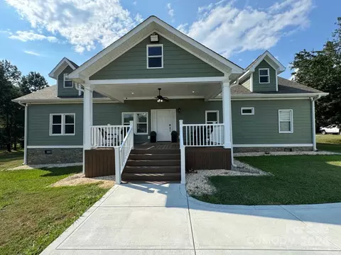 6220 Four Knights Ln, Clover, SC 29710