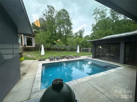 121 Spring Run Dr, Mooresville, NC 28117