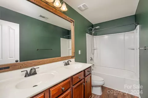 Bath - 221 Lind Point Ln, Monroe, NC 28110 photo 2 of 4
