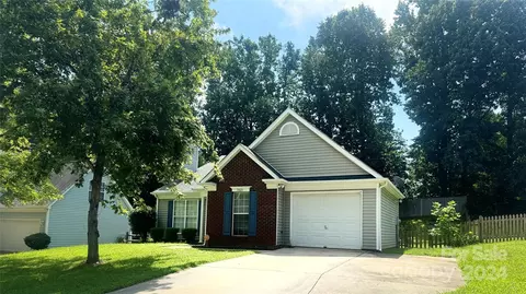 7821 Ambleside Dr, Charlotte, NC 28216