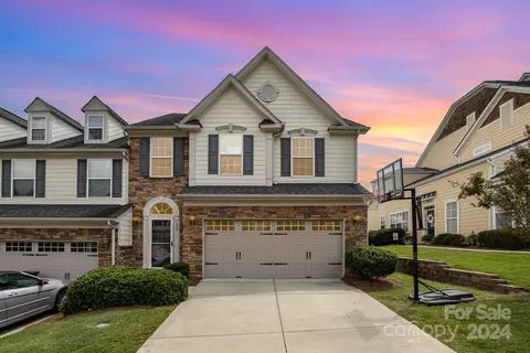 122 Inlet Point Dr, Tega Cay, SC 29708