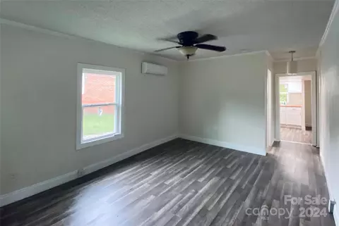 Living - 705 Taylor St, Lancaster, SC 29720 photo 2 of 2
