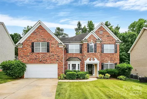 3804 Watts Bluff Dr, Charlotte, NC 28213