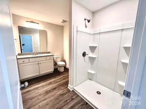 Bath - 798 2nd Se St SE, Conover, NC 28613 photo 2 of 3