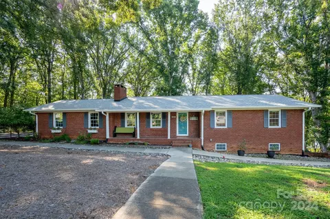 2010 Collins Dr, Albemarle, NC 28001
