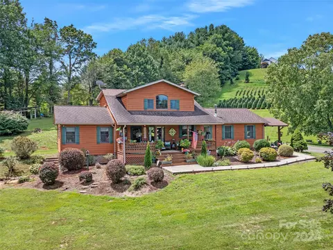 179 River Walk Dr, Burnsville, NC 28714