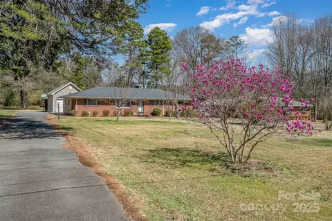 1206 Mineral Springs Rd, Charlotte, NC 28262