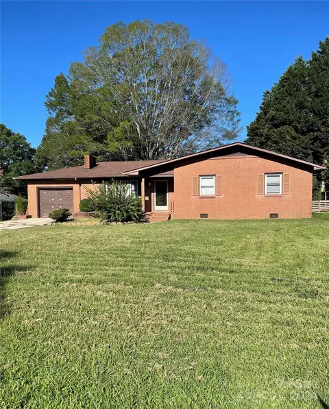 112 Tanglewood Dr, Kannapolis, NC 28081