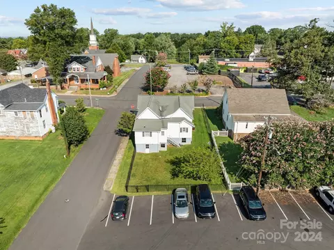 110 S Stephens St, Pilot Mountain, NC 27041 photo 3