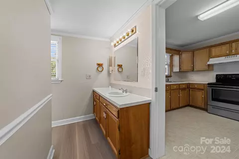 110 S Stephens St, Pilot Mountain, NC 27041 photo 10