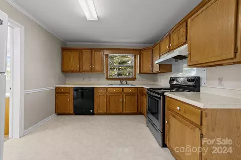 110 S Stephens St, Pilot Mountain, NC 27041 photo 7