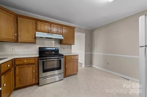 110 S Stephens St, Pilot Mountain, NC 27041 photo 9