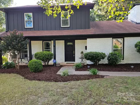 7148 April Ridge Ln, Charlotte, NC 28215