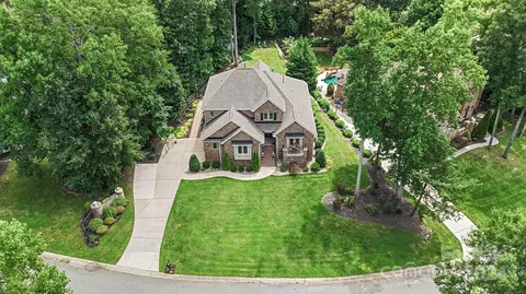 153 W Maranta Rd, Mooresville, NC 28117