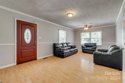 130 3rd Nw Ave NW, Conover, NC 28613 photo 3