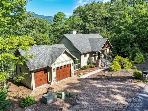 159 Bee Tree Pt, Lake Lure, NC 28746
