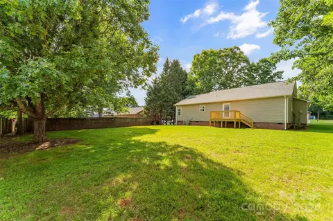 Exterior - 1876 Summerfield Cir, Conover, NC 28613 photo 7 of 7