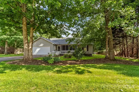 1876 Summerfield Cir, Conover, NC 28613